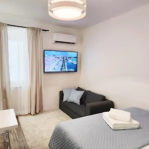 #22 Center Apartment